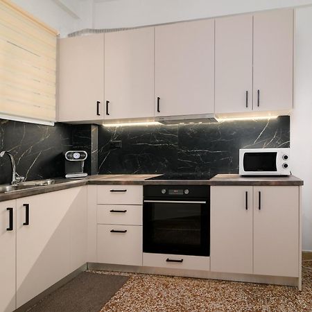 Venias Two-Bedroom Apartment Kallimarmaro And Zappeio Area Atenas Exterior foto