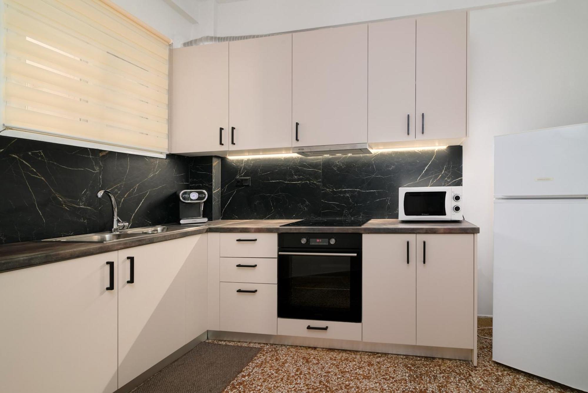 Venias Two-Bedroom Apartment Kallimarmaro And Zappeio Area Atenas Exterior foto